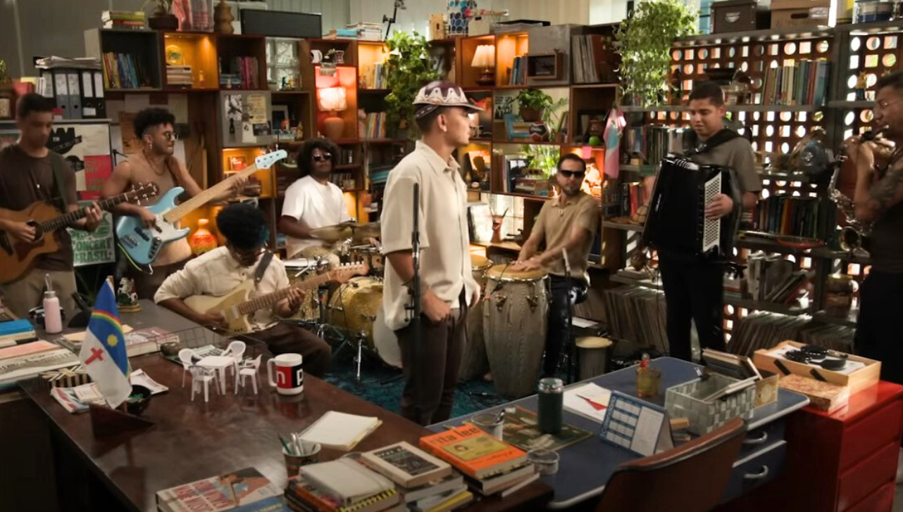 Tiny Desk Brasil estreia oficialmente com muito piseiro e show